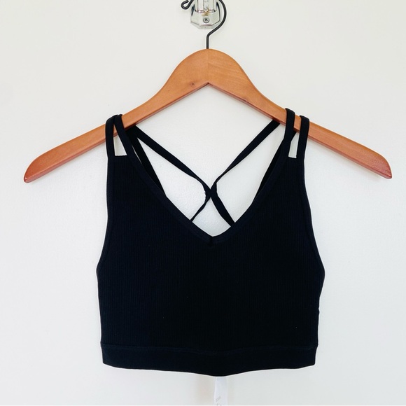 Fabletics Low Impact Seamless Strappy Bra Black - Picture 3 of 9